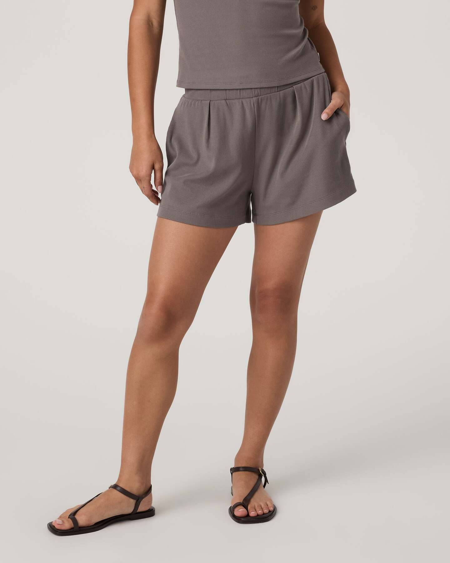 Pose Short