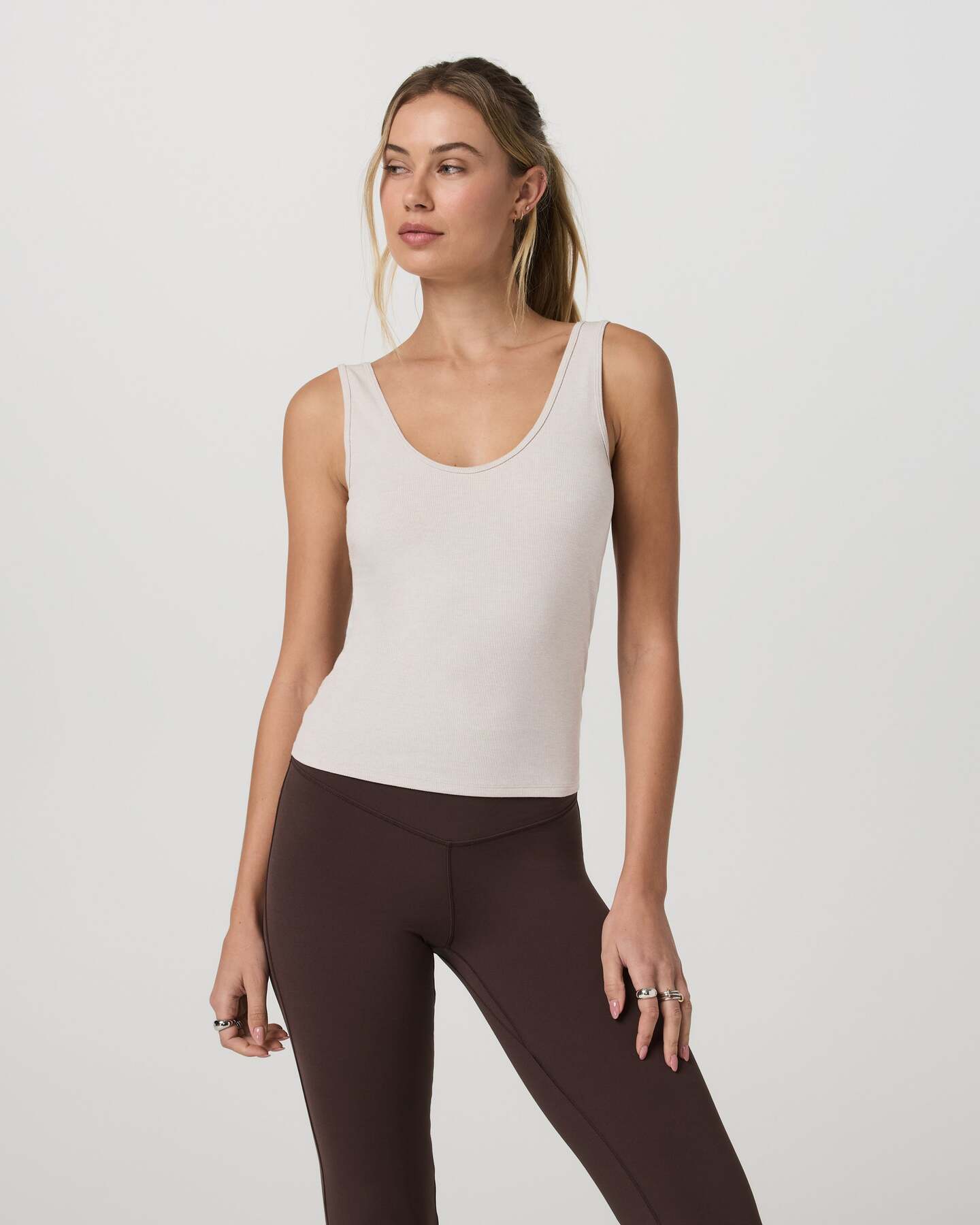 Pose Twin Tank
